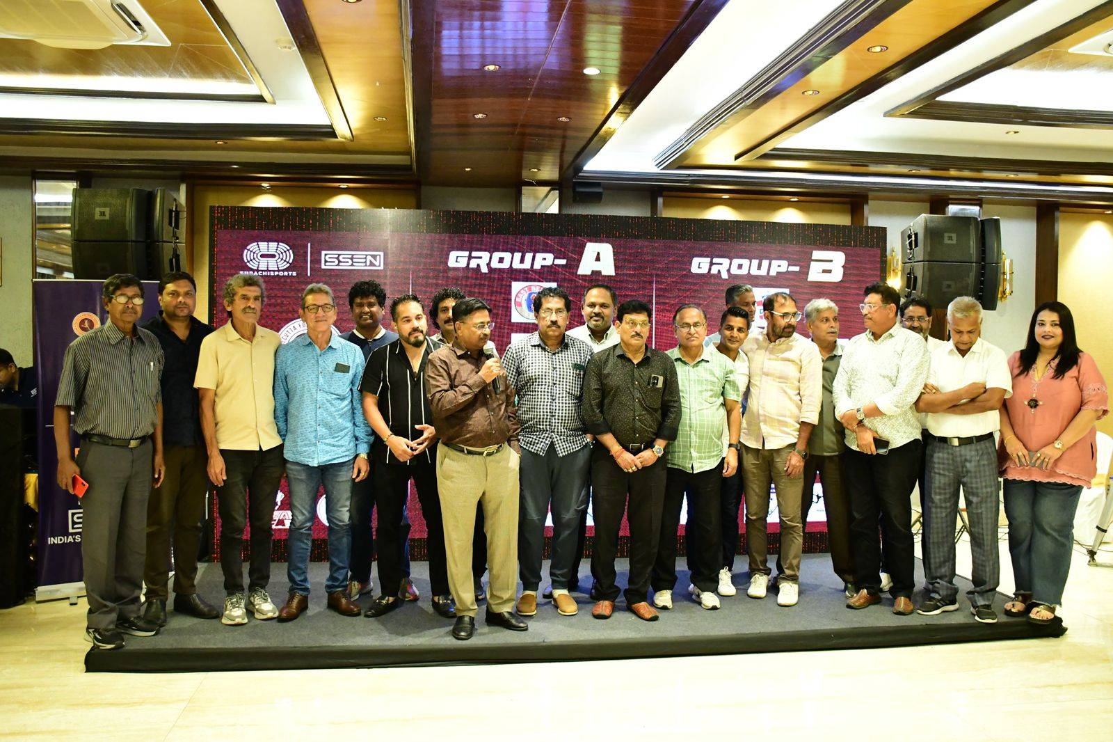 জমকালো পরিবেশে প্রিমিয়ারের লটারি