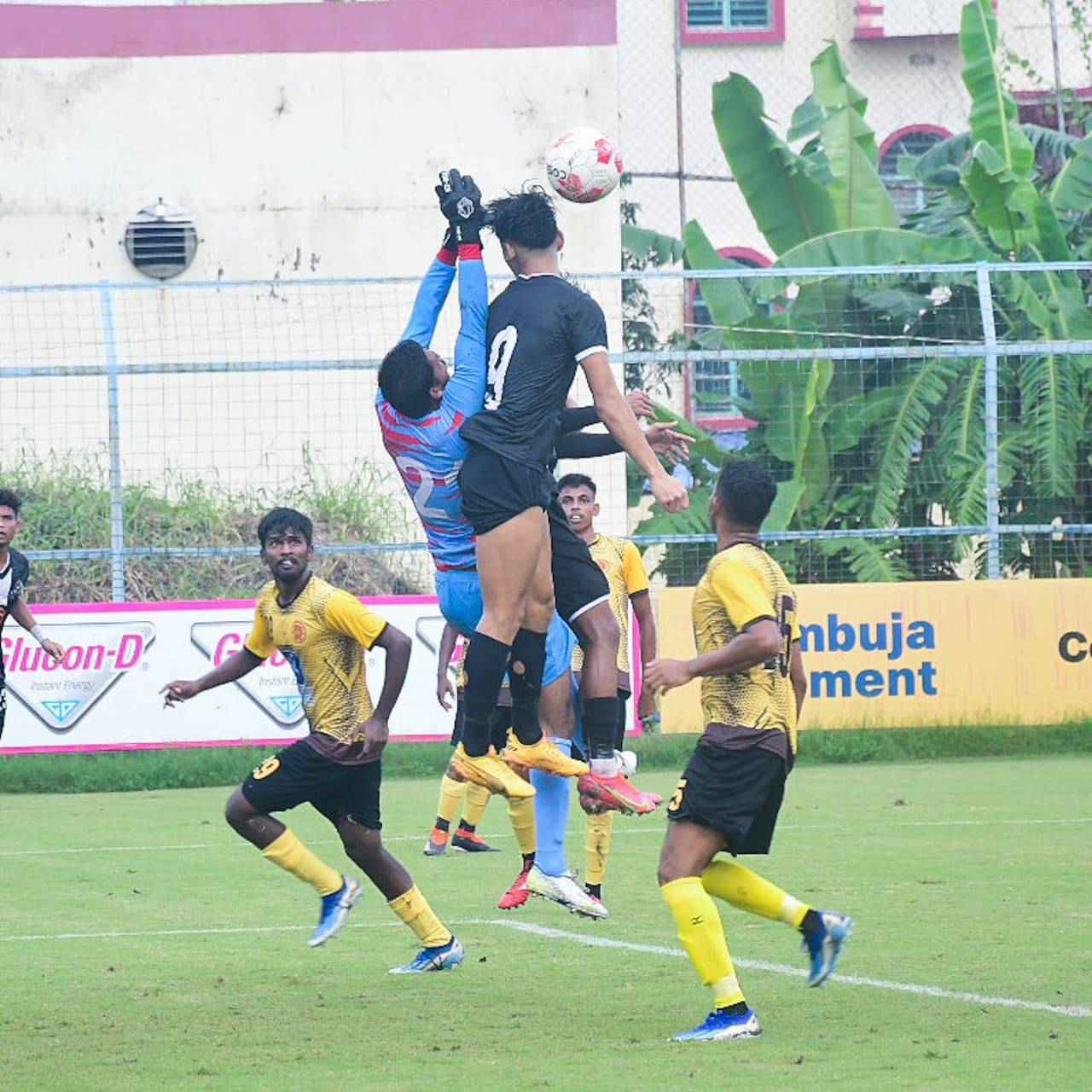 ইসরাফিলের হ্যাটট্রিক, মহামেডানের জয়