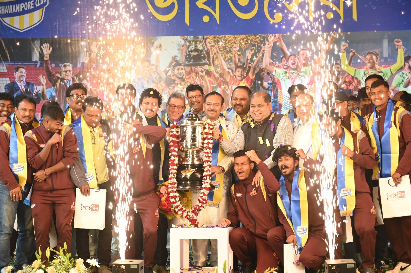বাংলার ফুটবলারদের সংবর্ধিত করল ভবানীপুর ক্লাব