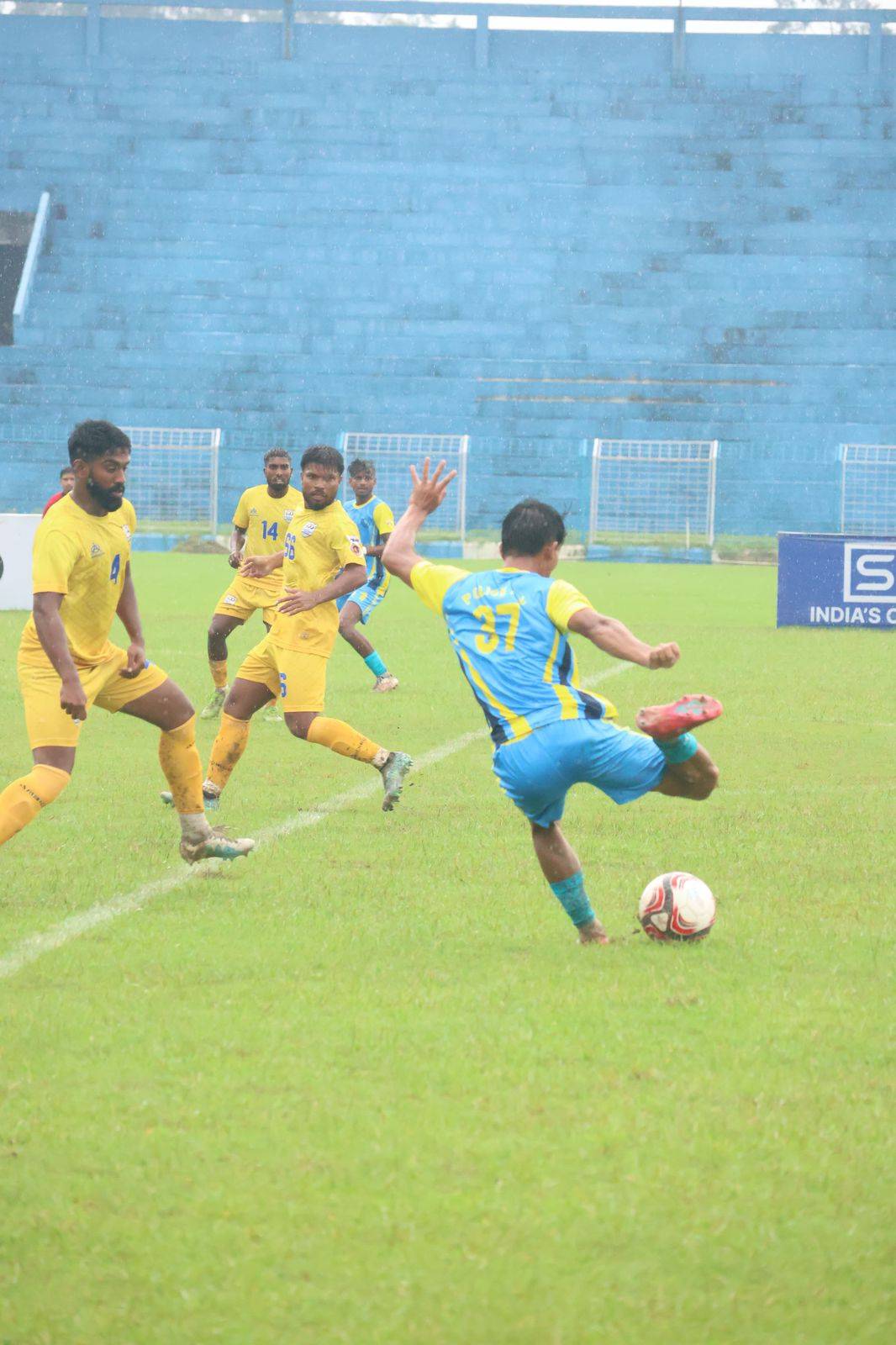 বড় ব্যবধানে জয় সুরুচির, জিতলো পুলিশ