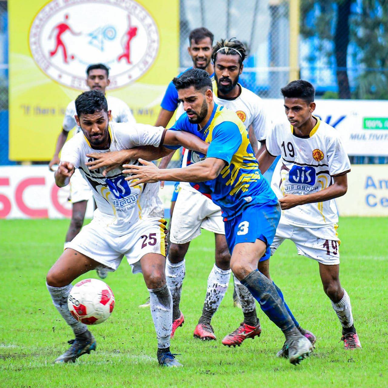 প্রিমিয়ার ডিভিশনে বড় ব্যবধানে জিতল আর্মি রেড
