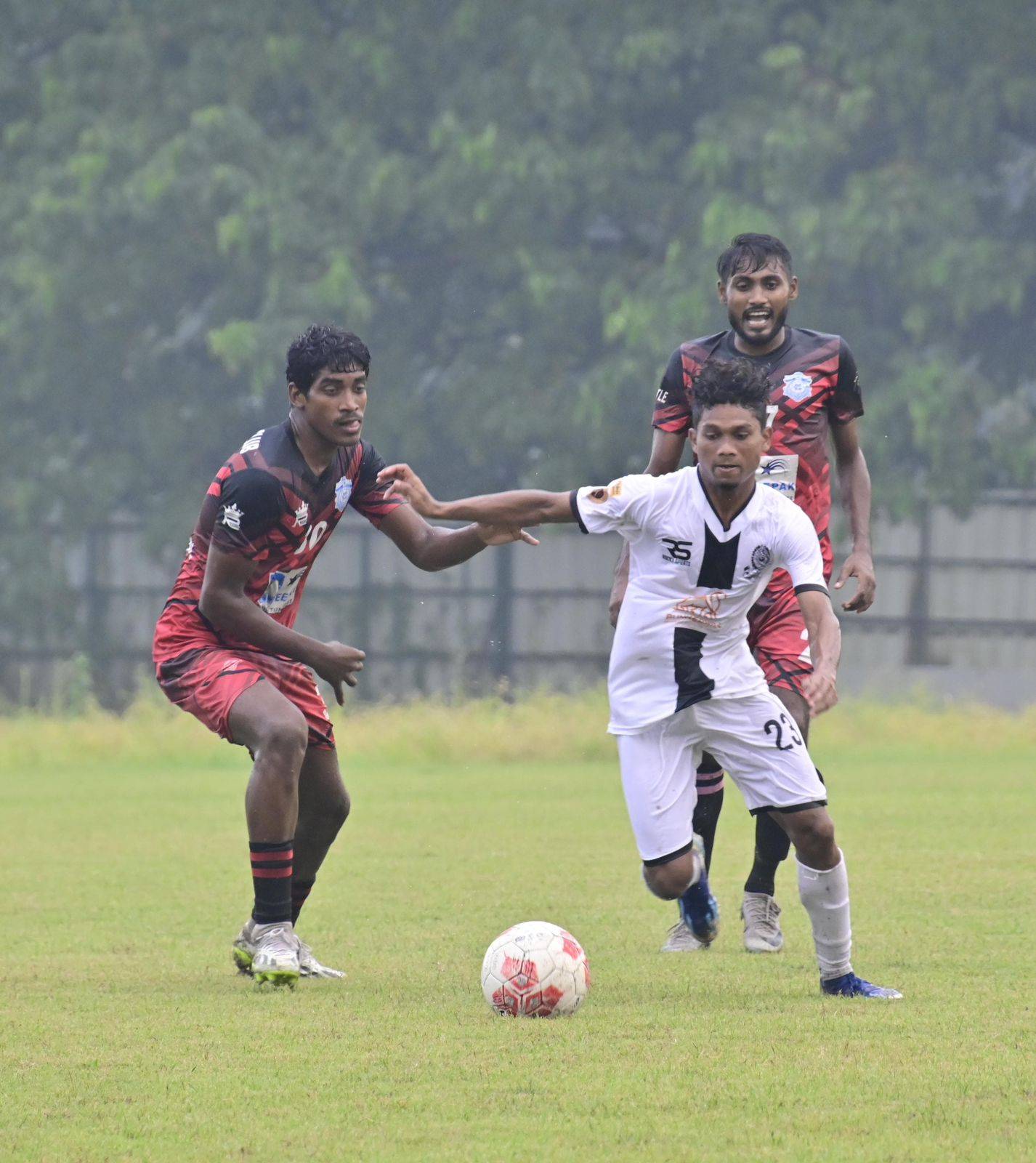 হেরেও গোল পার্থক্যে এগিয়ে থেকে সুপার সিক্সে মহামেডান স্পোর্টিং