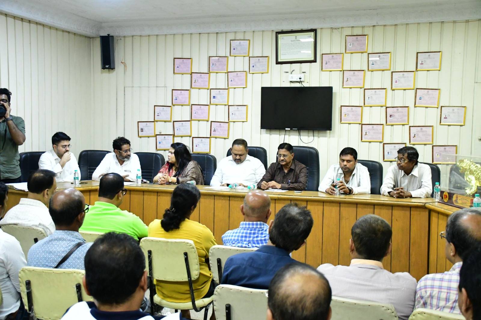 প্রিমিয়ারে ভূমিপুত্রের সংখ্যা বাড়লো