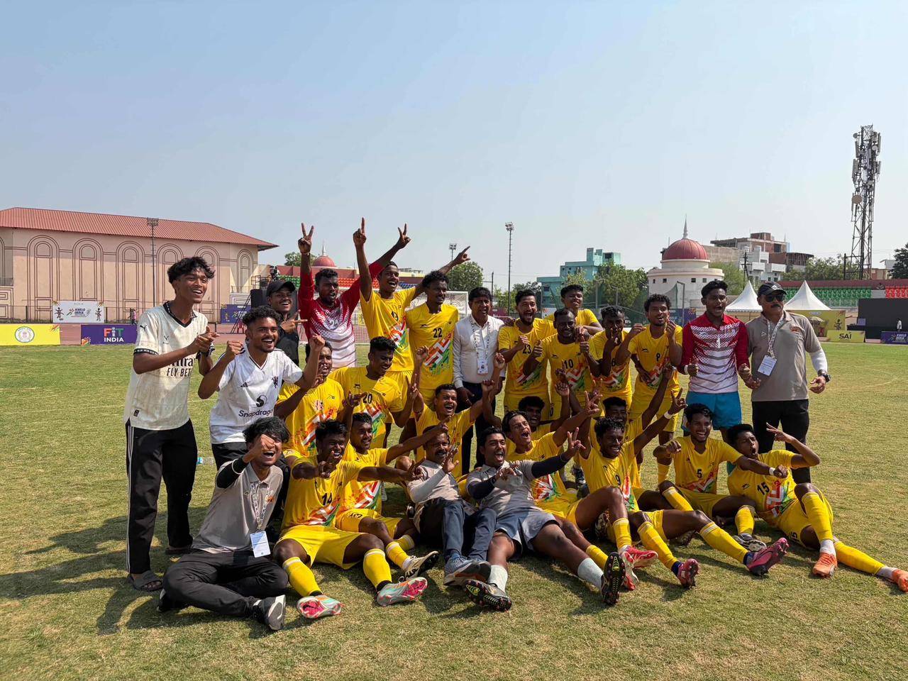 ফুটবলে স্বর্ণ পদক বাংলার