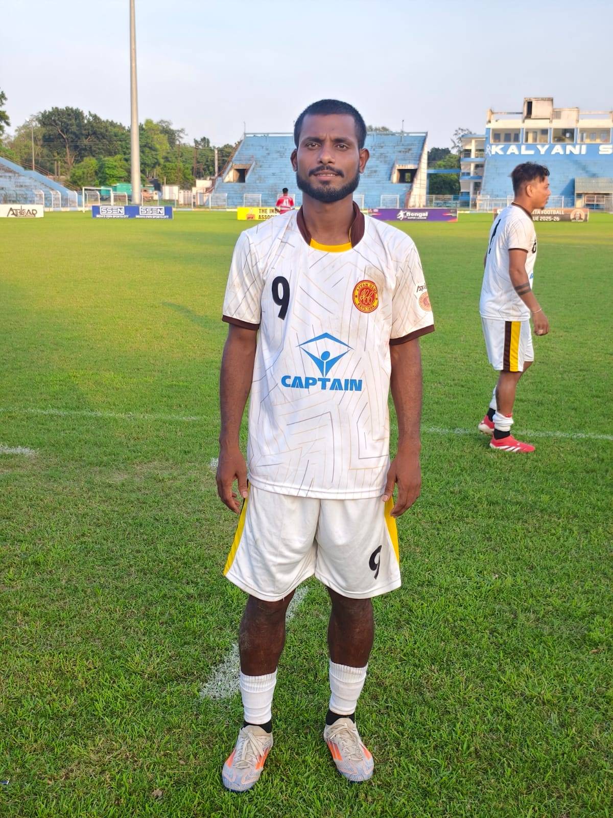রাজু ওঁরাও! দ্য ক্রাইসিস ম্যান!