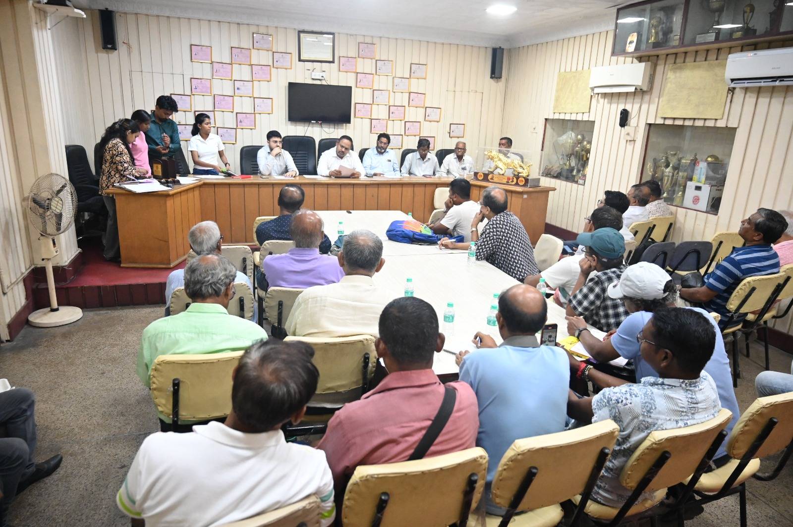 বল গড়াতে চলেছে ময়দানে